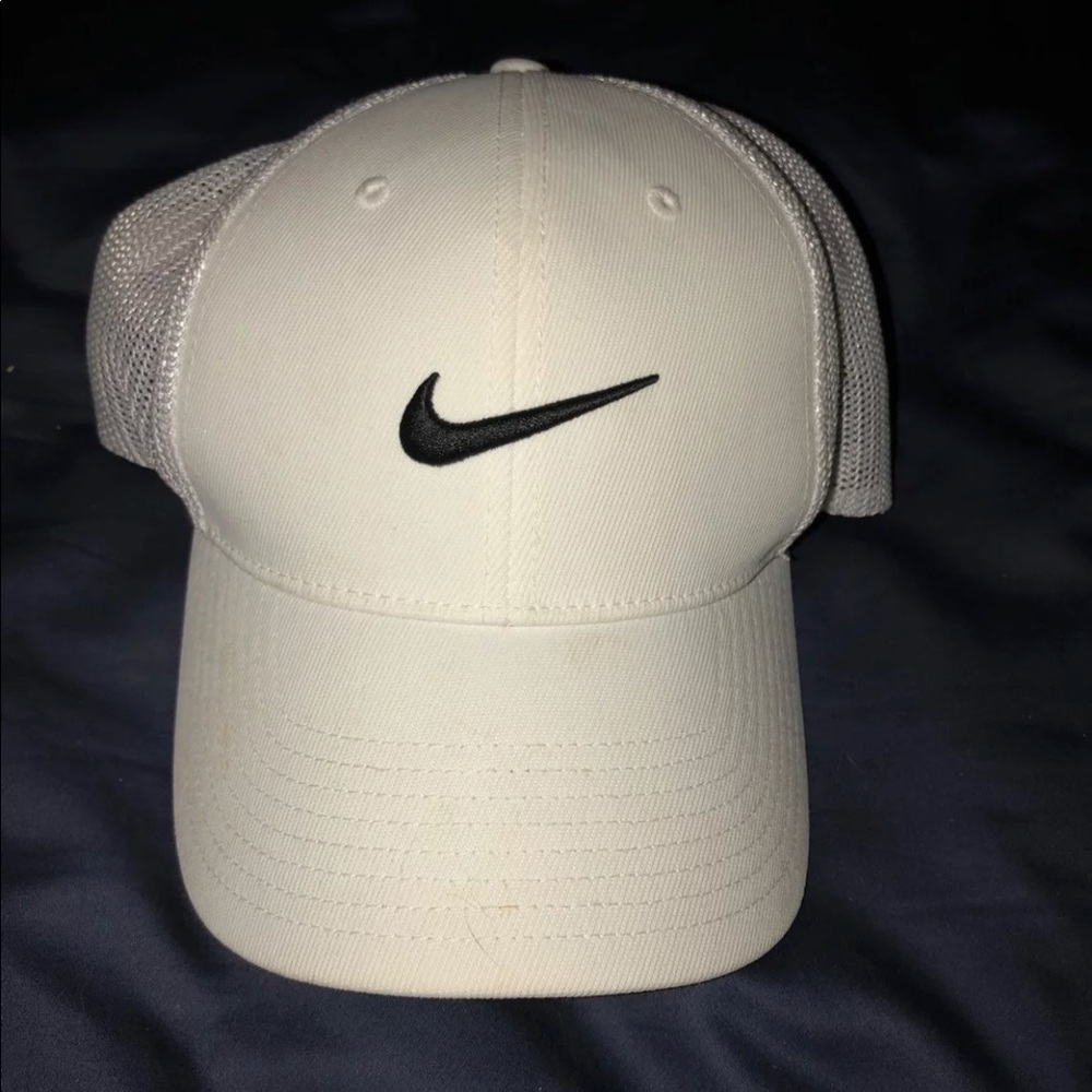 White Nike golf hat